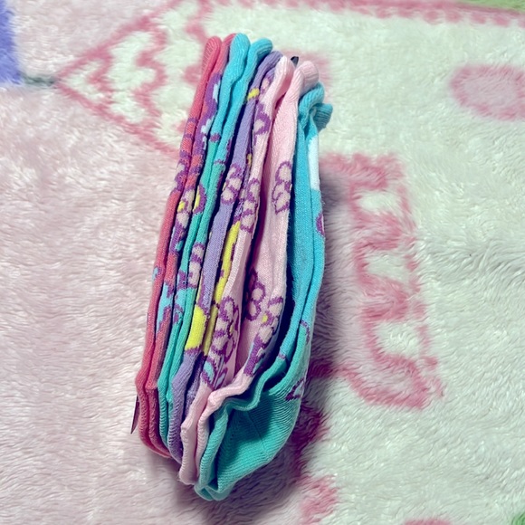 Hello Kitty Socks with Lip Balms - Picture 5 of 12